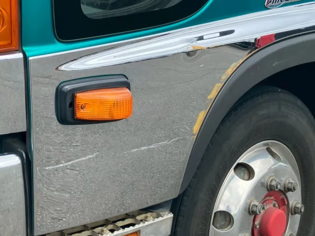 助手席側ドアメッキ部にキズ・ヘコミ・割れがあります。|日野 レンジャー QKG-FE7JKAAの写真37