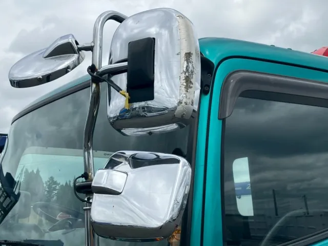 助手席側ミラーカバーにキズ・補修跡があります。|日野 レンジャー QKG-FE7JKAAの写真38