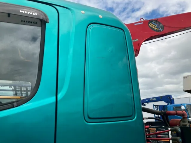 助手席側クォーターパネルにキズ・看板跡があります。|日野 レンジャー QKG-FE7JKAAの写真40