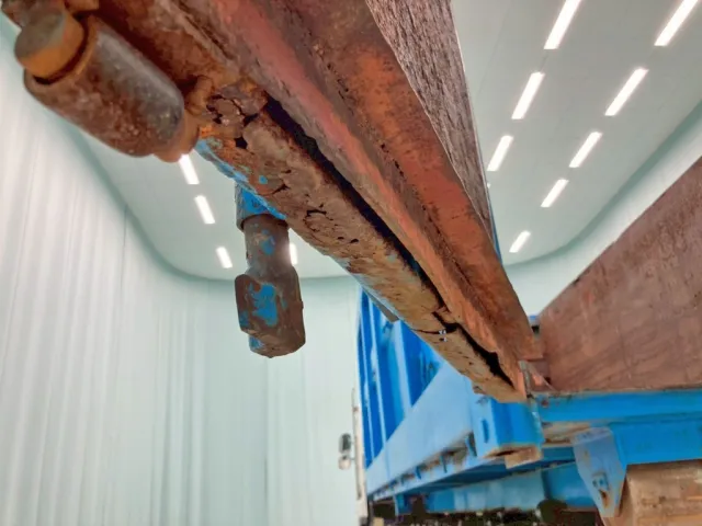 助手席側リヤドア下部に腐食・穴あきがあります。|瑞穂  コンテナの写真20