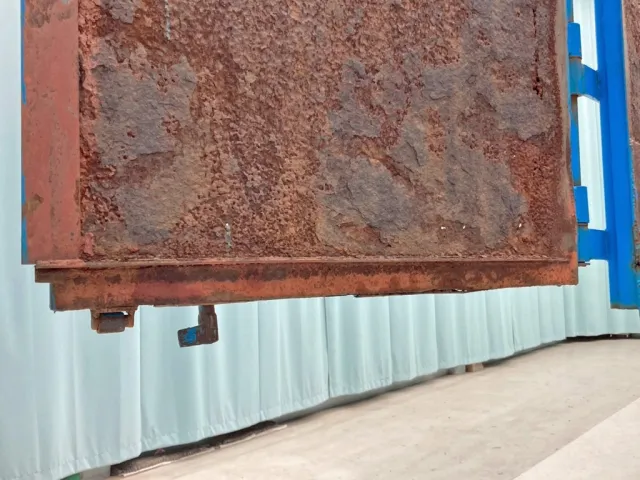 助手席側リヤドア下部に腐食・穴あきがあります。|瑞穂  コンテナの写真22