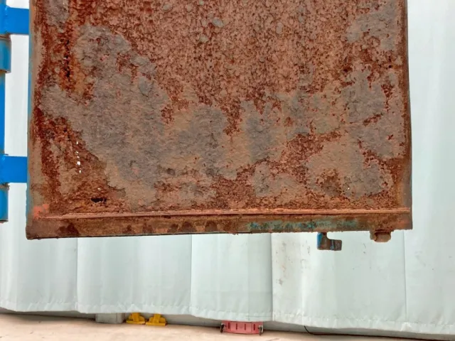 運転席側リヤドア下部に腐食・穴あきがあります。|瑞穂  コンテナの写真25