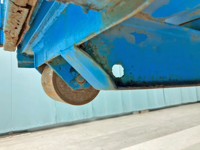 助手席側縦ネタ後端にヘコミ 及び 穴あきがあります。|瑞穂  コンテナの写真29