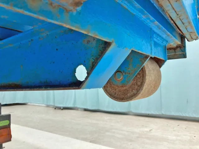 運転席側縦ネタ後方に穴あきがあります。|瑞穂  コンテナの写真30