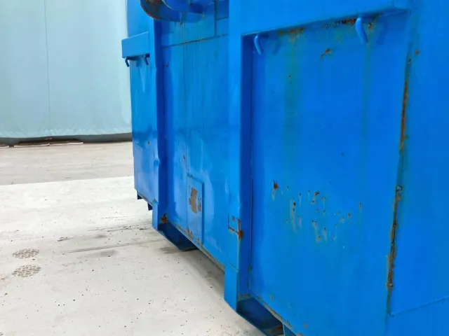 ボディー前方助手席側骨組みにヘコミがあります。|瑞穂  コンテナの写真35