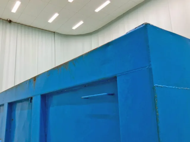 コンテナ運転席側前方上部にヘコミがあります。|瑞穂  コンテナの写真37