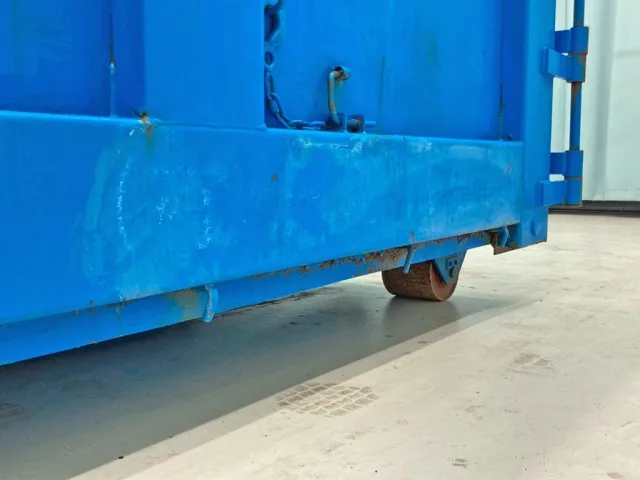 コンテナ助手席側後方下部にシールはがし跡があります。|瑞穂  コンテナの写真40