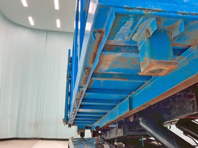 運転席側サイドレールに歪みがあります。|瑞穂  コンテナの写真41