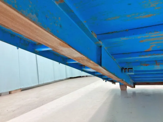 運転席側縦ネタ前方に曲がりがあります。|瑞穂  コンテナの写真44