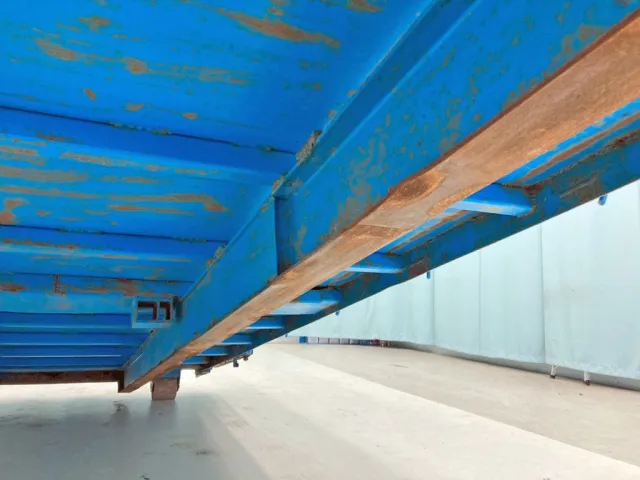 助手席側縦ネタ前方に曲がりがあります。|瑞穂  コンテナの写真45