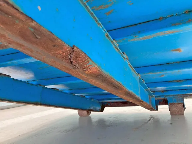 助手席側縦ネタ後方に曲がり・割れがあります。|瑞穂  コンテナの写真47