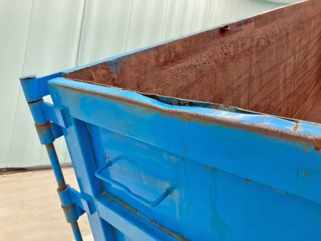 助手席側リヤドア上部にヘコミがあります。|瑞穂  コンテナの写真48