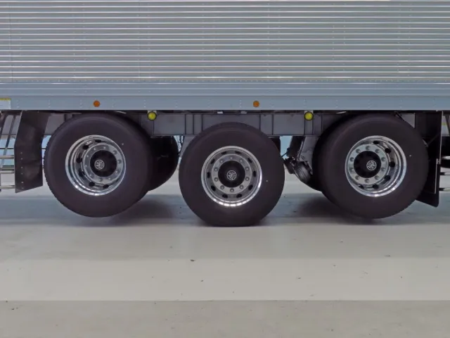 リフトアクスル機能付きです。(1・3軸目がリフトアップします)|トレクス  VFR345の写真14