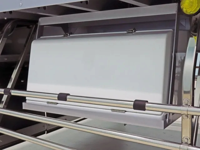 ボディー運転席側後方に工具箱が付いています。|トレクス  VFR345の写真28