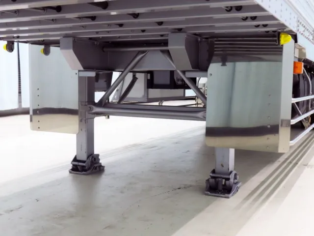 補助脚前にステンレス製の泥除けステーが付いています。|トレクス  VFR345の写真32