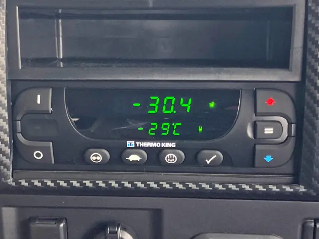 冷凍機は、-29℃設定(低温仕様) 3.4℃スタート 2Hで-30.4℃確認済みです。|日野 プロフィア 2DG-FW1AHCの写真28
