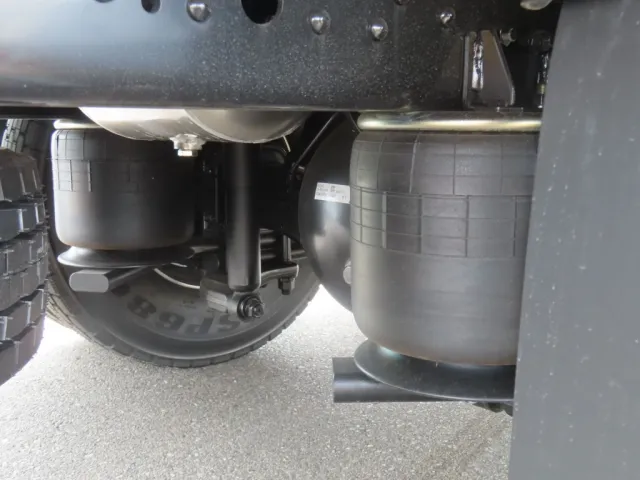 エアサスです。|三菱 ファイター 2KG-FK65F(2WD)の写真5
