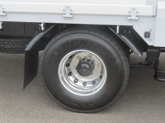 ホイールはアルミ製です。|三菱 ファイター 2KG-FK65F(2WD)の写真11