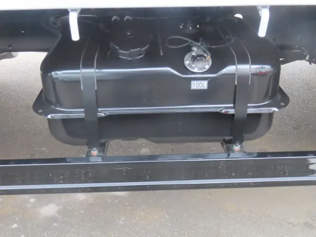 燃料タンクは100Lです。|三菱 ファイター 2KG-FK65F(2WD)の写真12