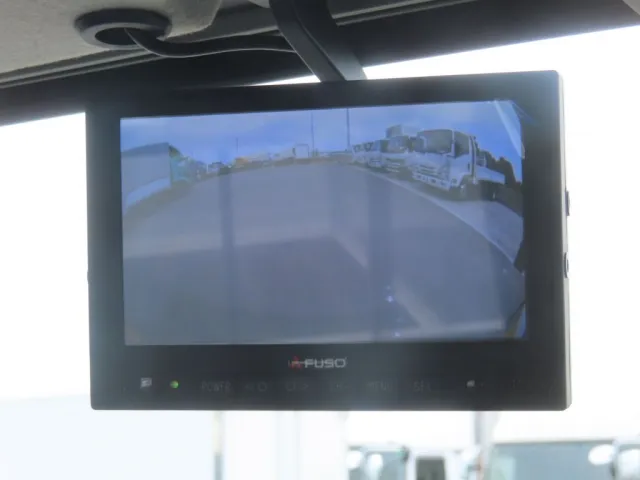 液晶バックモニター付きです。|三菱 ファイター 2KG-FK65F(2WD)の写真14