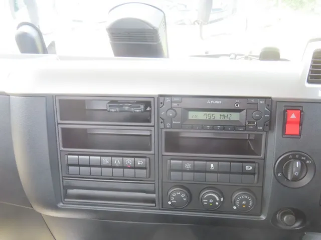 インパネ周りの状態です。|三菱 ファイター 2KG-FK65F(2WD)の写真15
