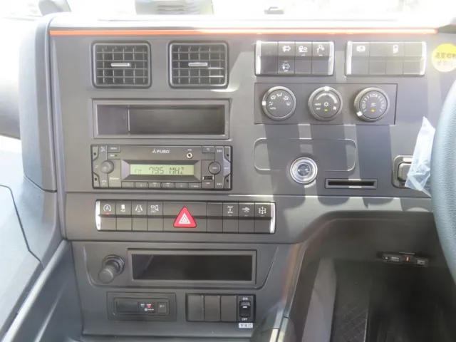 インパネ周りの状態です。|三菱 スーパーグレート 2PG-FV80VYの写真18