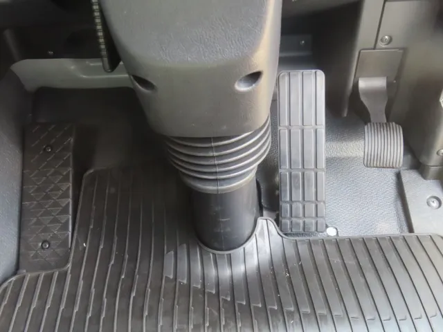 2ペダルです。|三菱 スーパーグレート 2PG-FV80VYの写真20