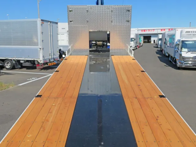 床は左右板張り・中央鉄張りです。|三菱 スーパーグレート 2PG-FV80VZの写真9