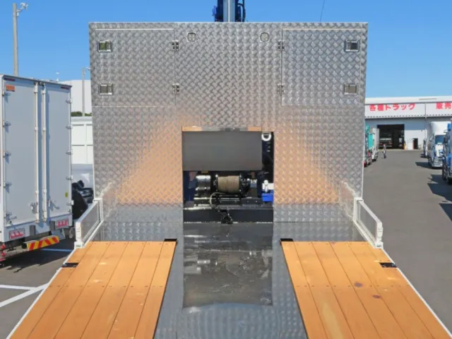 プロテクターにアルミの縞板が張ってあります。|三菱 スーパーグレート 2PG-FV80VZの写真10