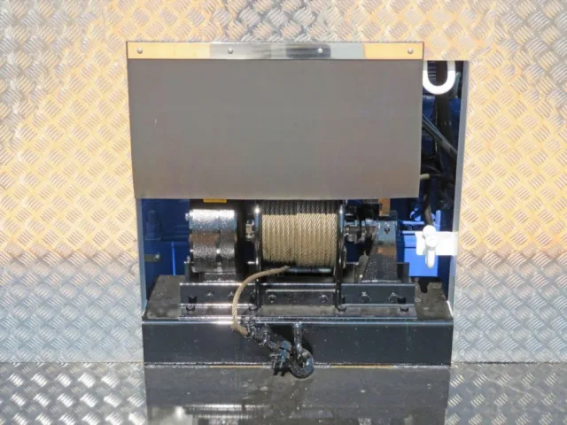 ウィンチ付きです。|三菱 スーパーグレート 2PG-FV80VZの写真12