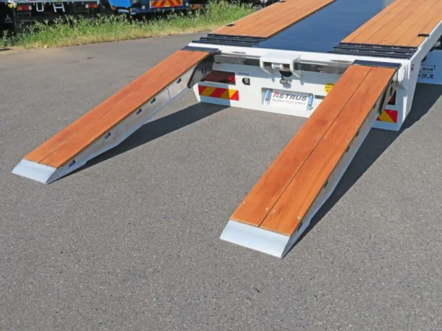 自動歩みです。(操作はラジコンのみです) ※車両に歩み操作スイッチありません。|三菱 スーパーグレート 2PG-FV80VZの写真21