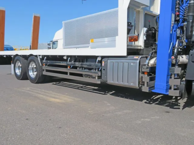 サイドバンパーステー・サイドバンパーはステンレス製です。|三菱 スーパーグレート 2PG-FV80VZの写真25