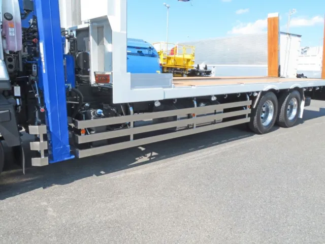 サイドバンパーステー・サイドバンパーはステンレス製です。|三菱 スーパーグレート 2PG-FV80VZの写真26