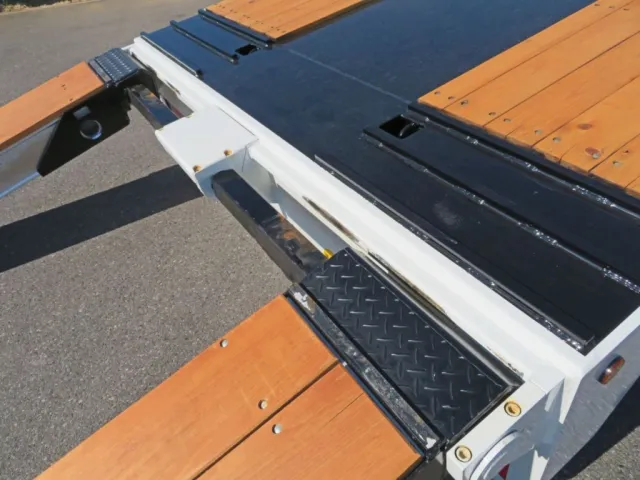 自動歩み周りに軽い置きサビがあります。|三菱 スーパーグレート 2PG-FV80VZの写真32