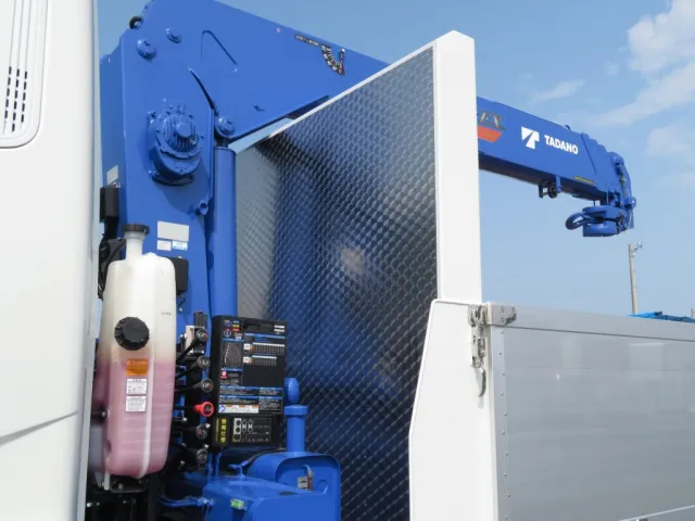 前立て外面にウロコステンが張ってあります。|三菱 スーパーグレート 2PG-FV80VZの写真9