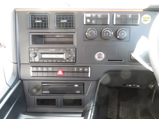 インパネ周りの状態です。|三菱 スーパーグレート 2PG-FV80VZの写真20