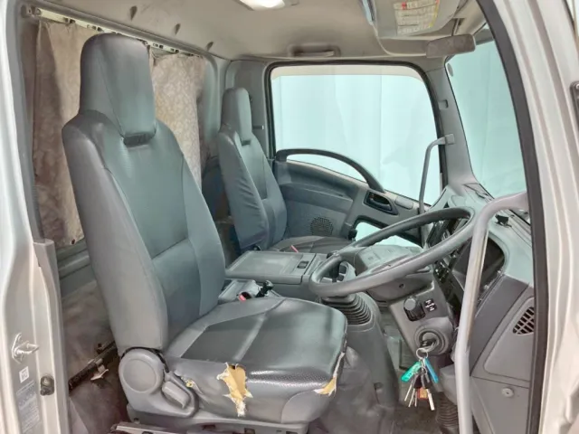 ベッドレスキャビンです。|いすゞ フォワード LKG-FTR90S2の写真7