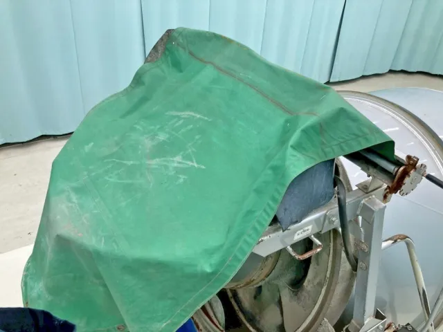 ホッパーカバーは手動式です。|いすゞ フォワード LKG-FTR90S2の写真11