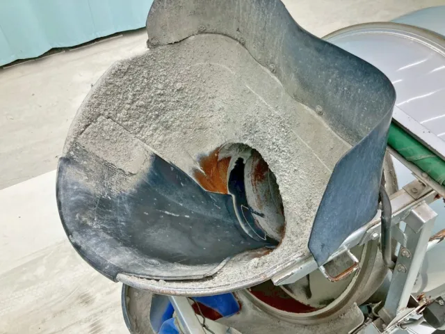 投入口の状態です。|いすゞ フォワード LKG-FTR90S2の写真12