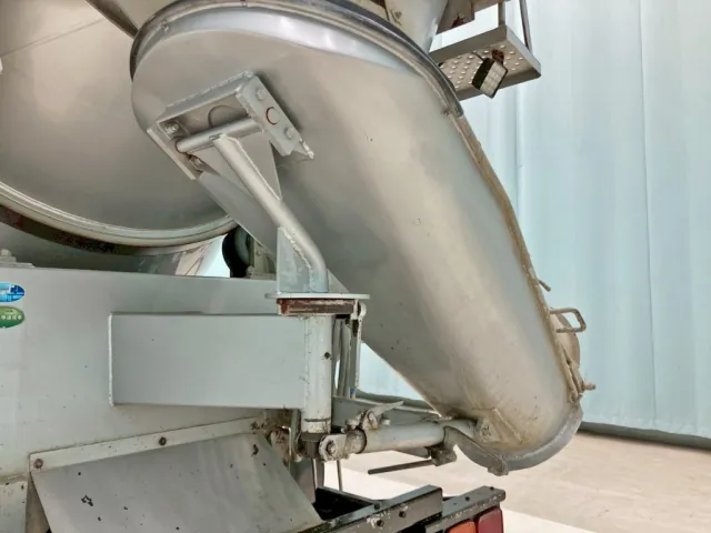 シューターは手動式です。|いすゞ フォワード LKG-FTR90S2の写真16