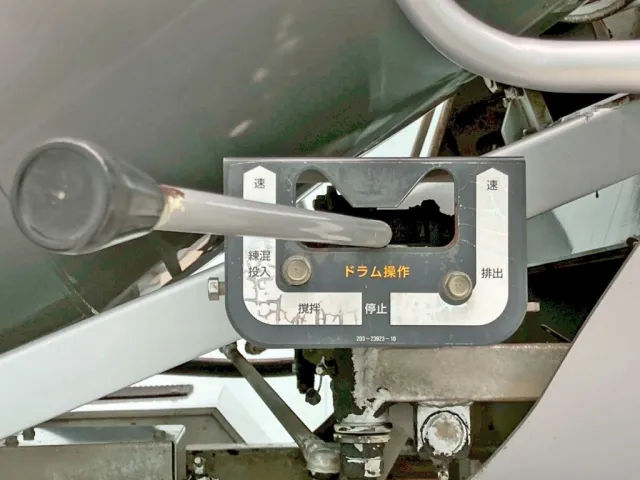 上物の操作レバーです。(助手席側)|いすゞ フォワード LKG-FTR90S2の写真22