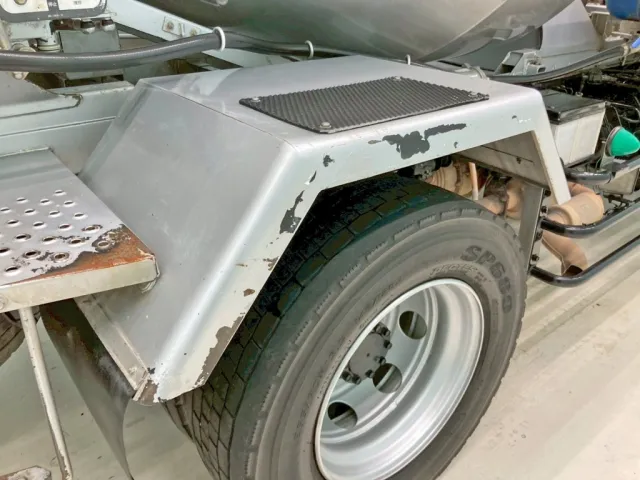 運転席側リヤフェンダーに塗装剝がれがあります。|いすゞ フォワード LKG-FTR90S2の写真25