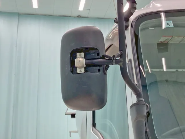 運転席側サイドミラー取り付け部カバー欠品しています。|いすゞ フォワード LKG-FTR90S2の写真29