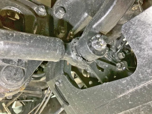 ドラックリンクの前側ブーツが破れています。|いすゞ フォワード LKG-FTR90S2の写真31