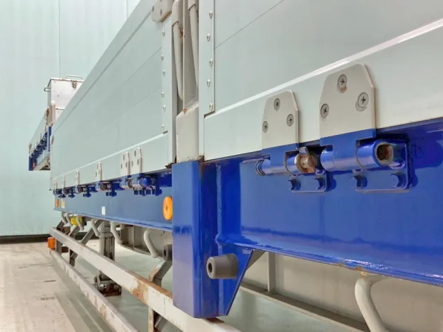 助手席側中柱後方のアオリのヒンジが欠品しています。|フルハーフ  DFPDG241A改の写真31