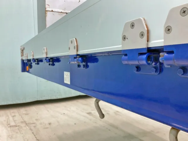 助手席側上段後方のアオリのヒンジが欠品しています。|フルハーフ DFPDG241A改の写真32