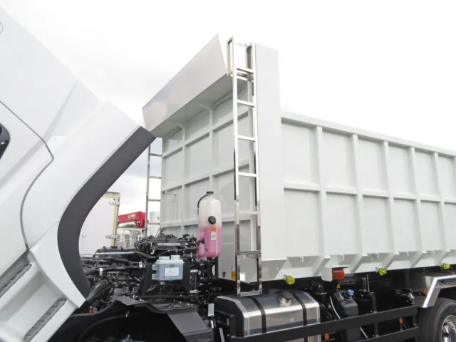 ハシゴ・シートデッキ周りはステンレス製です。|三菱 スーパーグレート 2PG-FV80VYの写真13