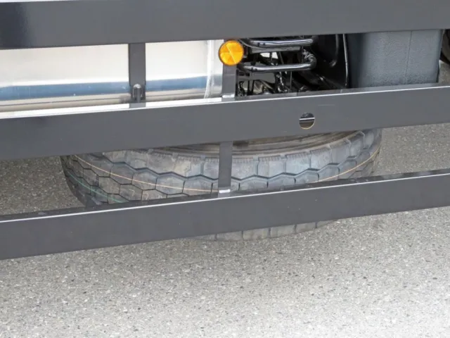 スペアタイヤ付きです。|三菱 スーパーグレート 2PG-FV80VYの写真15