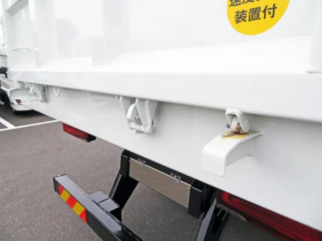 リアあおり下部のローラーに置きサビがあります。|三菱 スーパーグレート 2PG-FV80VYの写真18