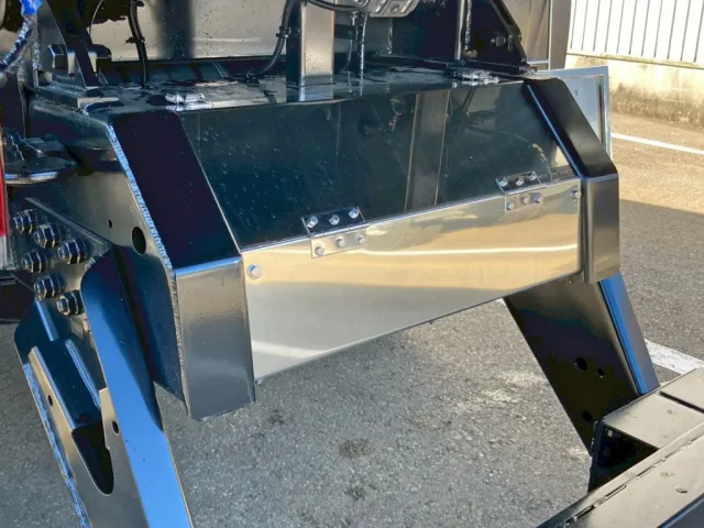 リヤに工具箱が付いています。|三菱 スーパーグレート 2PG-FV80VYの写真18